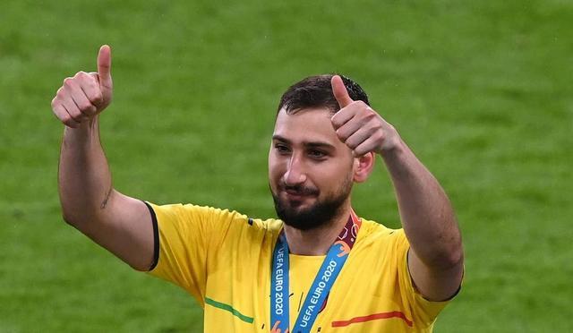 一位90后 一位90后